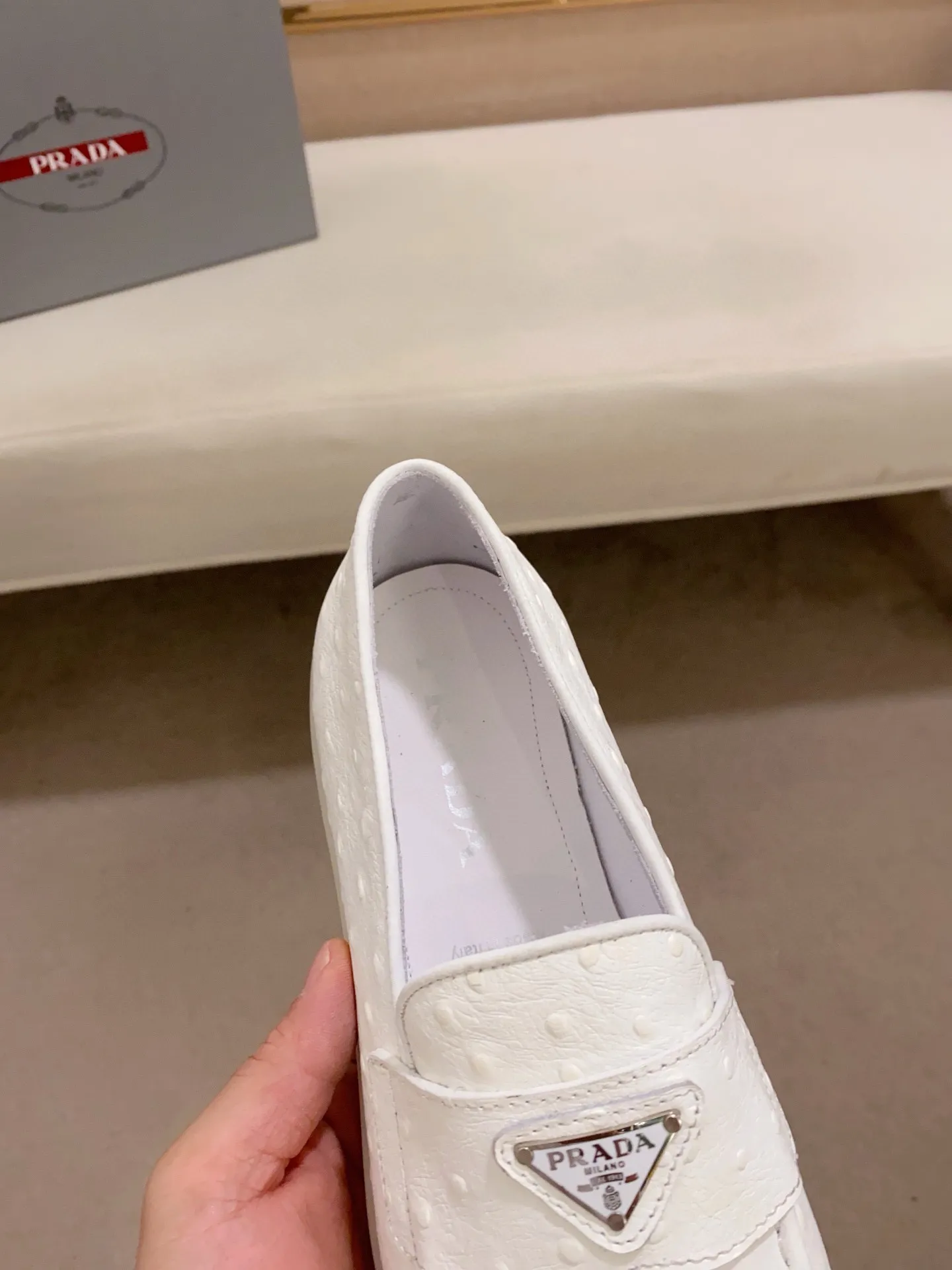 Men's shoes 💰 580💰 ✔️✔️✔️High-quality new PRADA counters are launched at the same time. The new men's shoes and 😘fabrics are selected from high-silk bald cowhide and are made by pure handicrafts. Lining: Full cowhide lining. 👍🏿 High-end ☄️ air-cushion molded anti-slip rubber outsole, exquisite lines, simple and elegant, comfortable and high-end for leisure travel. Code number: 38 to 44 (45 can be customized)
